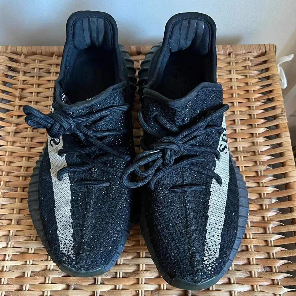 Yeezy Boost 350 V2 'Oreo' 2022 * Authentic* - Picture 3 of 9